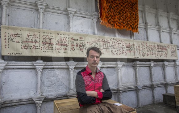Un cementerio, el cabello y la historia humana: el Tülü de Pierre Redon